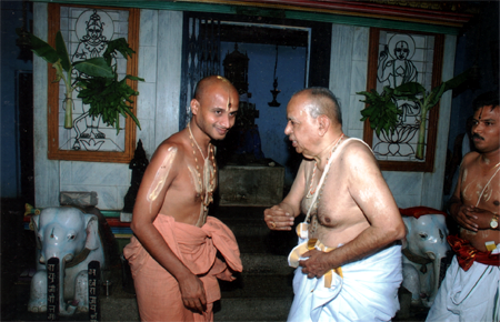 Sri Swamijis Arrival at Uttaradi Mutt